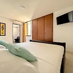 Apartamentos Con Vista Al Mar Rodamar, Bedviajes